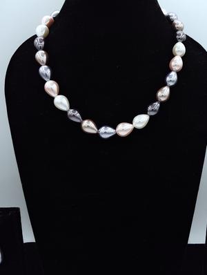 grey plastic long necklace - 17420734 - Standard Image - 4