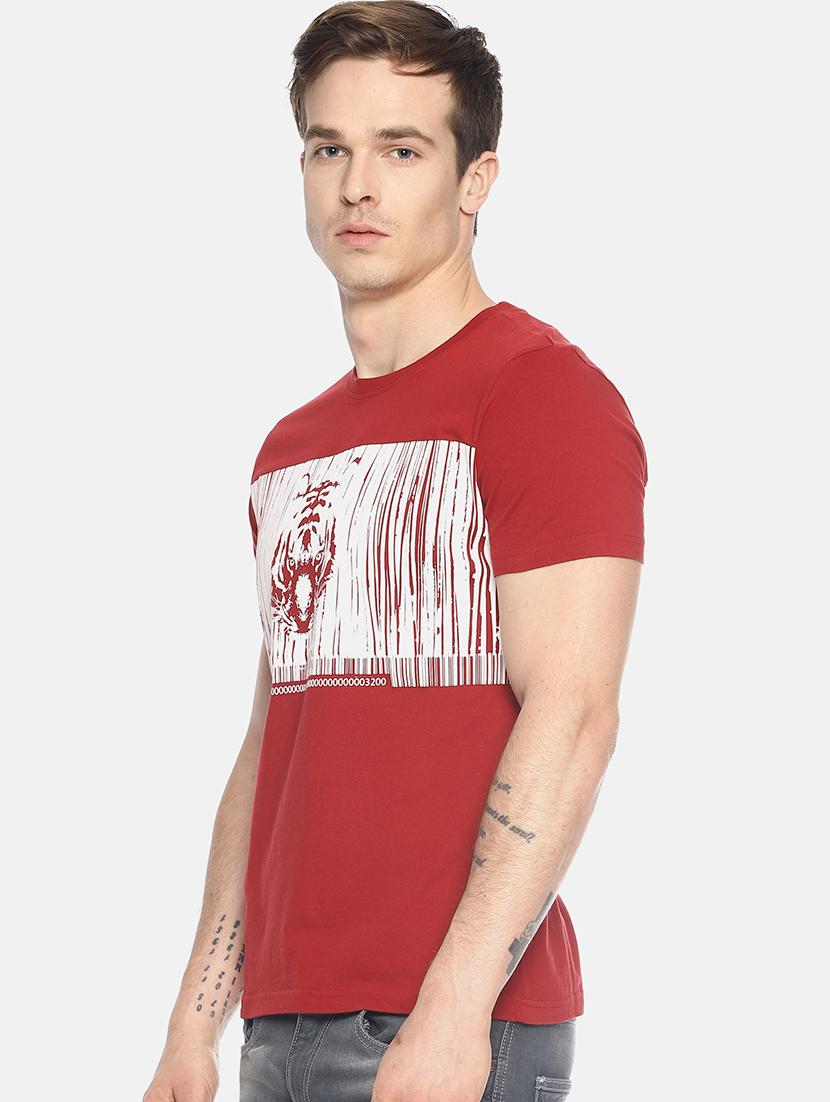 red chest print t-shirt - 17421797 - Zoom Image - 2