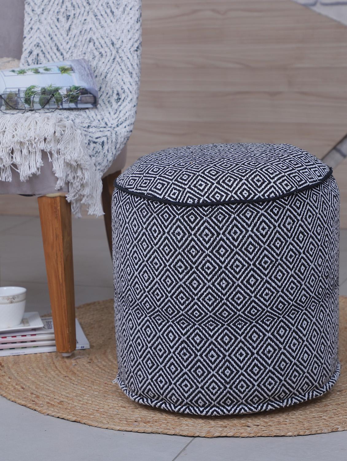beautiful cylindrical diamond cotton pouf - 17422545 - Zoom Image - 1