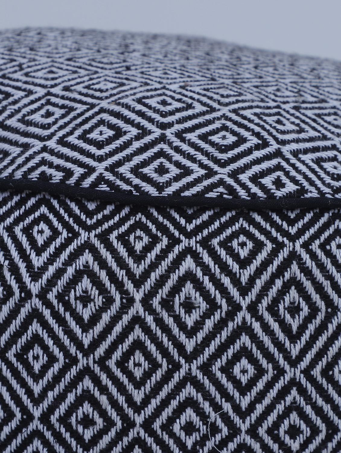 beautiful cylindrical diamond cotton pouf - 17422545 - Zoom Image - 4