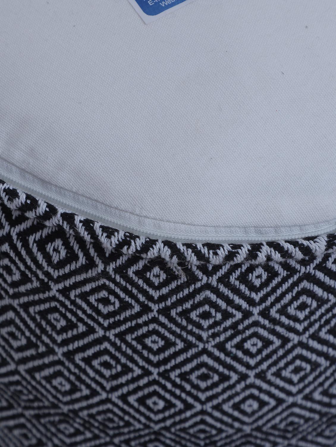 beautiful cylindrical diamond cotton pouf - 17422545 - Zoom Image - 5