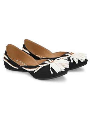 black slip on jutis - 17427946 - Standard Image - 2