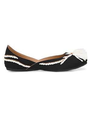 black slip on jutis - 17427946 - Standard Image - 4