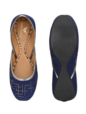blue slip on jutis - 17427952 - Standard Image - 7