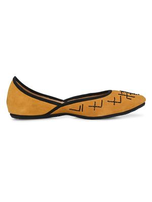 tan slip on jutis - 17427954 - Standard Image - 4