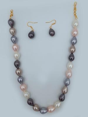metallic pearl necklace - 17432391 - Standard Image - 2
