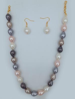 metallic pearl necklace - 17432392 - Standard Image - 2