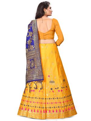 foil print flared lehenga - 17436809 - Standard Image - 3