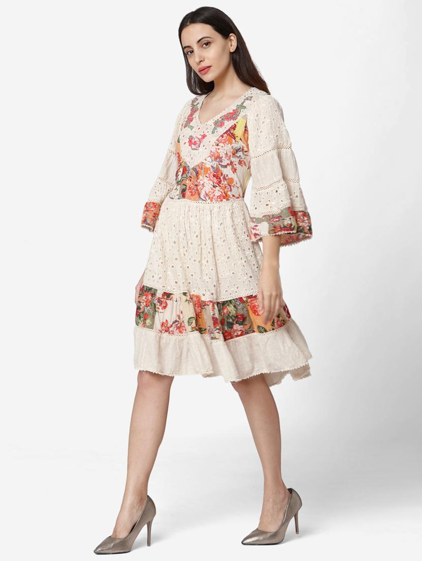 v-neck laced flared dress - 17438582 - Zoom Image - 3