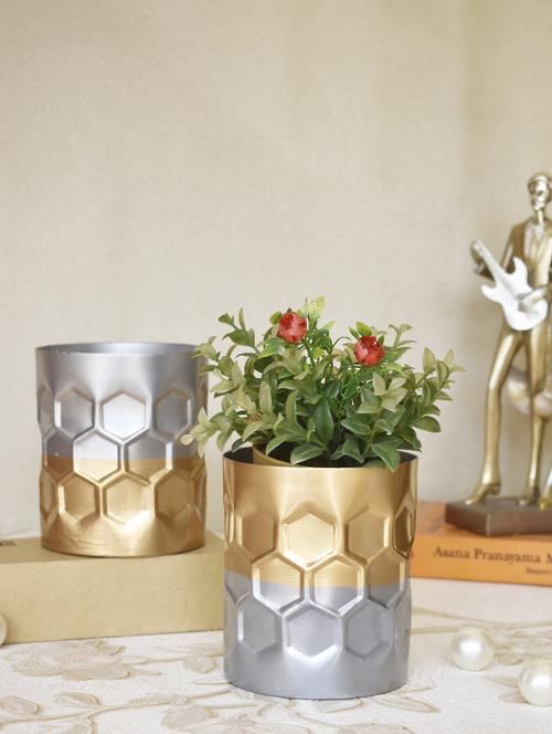 planter cum flower pot - 17441545 - Standard Image - 1