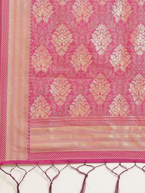 magenta banarasi saree with blouse - 17444274 - Standard Image - 4