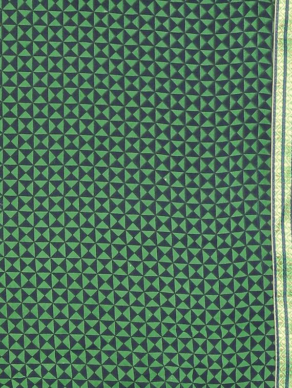 geometric printed saree with blouse - 17451619 - Zoom Image - 4