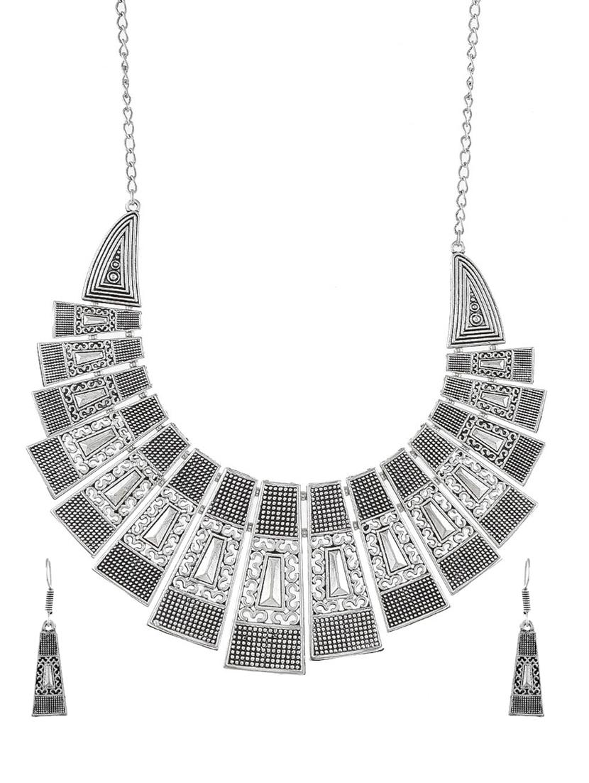 silver brass short necklace - 17452627 - Zoom Image - 3