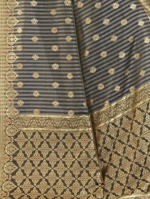 self design woven saree with blouse - 17456082 - Standard Image - 4