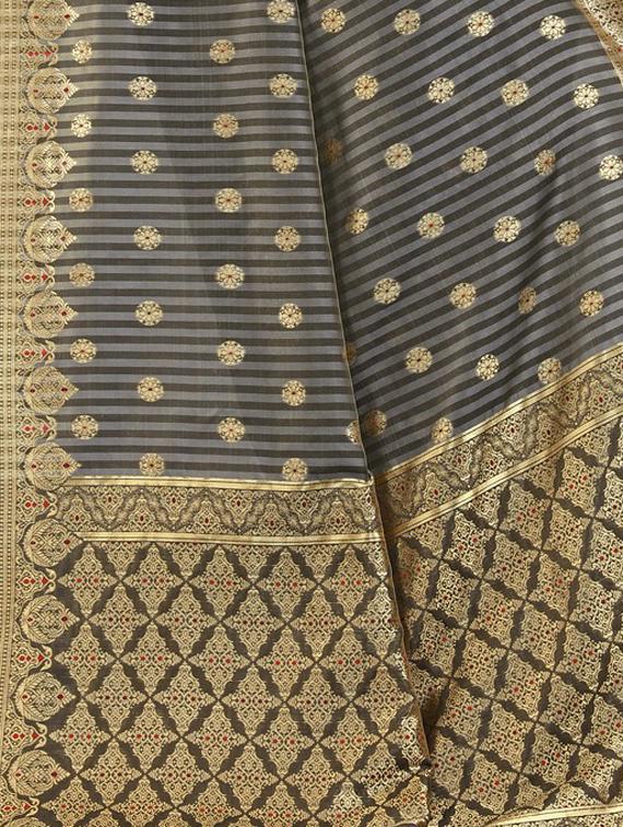 self design woven saree with blouse - 17456082 - Zoom Image - 4