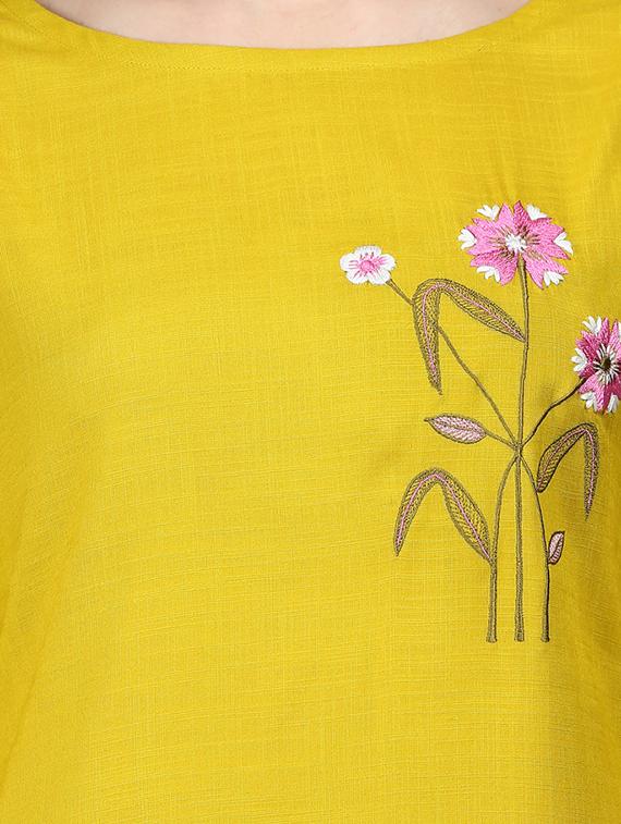 embroidered straight kurta - 17457732 - Zoom Image - 4