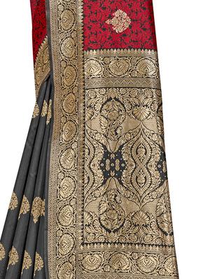 self design woven saree with blouse - 17458927 - Standard Image - 4