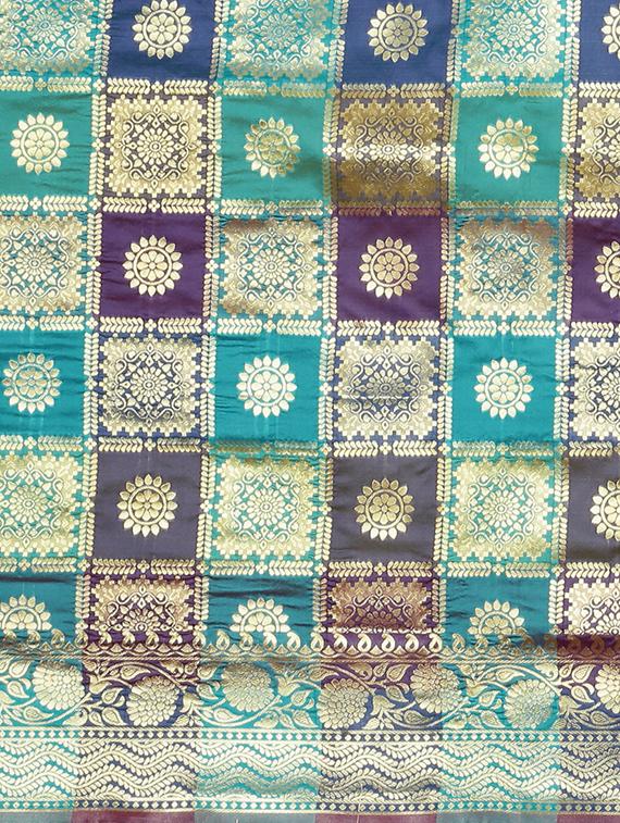 turquoise woven saree with blouse - 17460184 - Zoom Image - 4