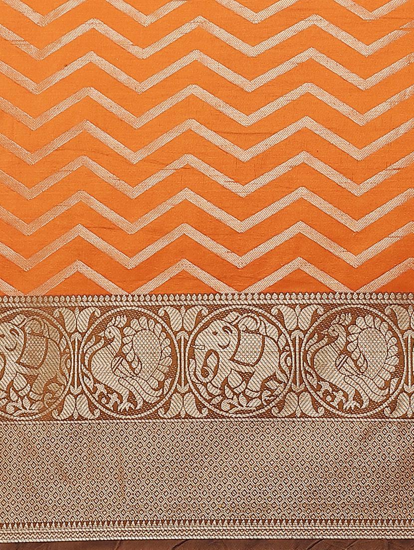 chevron banarasi saree with blouse - 17465491 - Zoom Image - 4