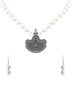 silver plated pearl necklace - 17466198 - Standard Image - 2