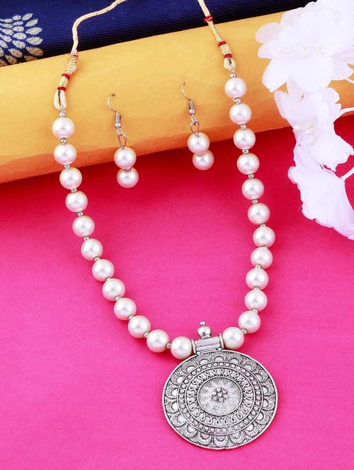 silver plated pearl necklace - 17466203 - Standard Image - 1