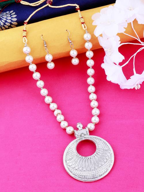 silver plated pearl necklace - 17466207 - Standard Image - 1