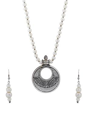 silver plated pearl necklace - 17466218 - Standard Image - 2
