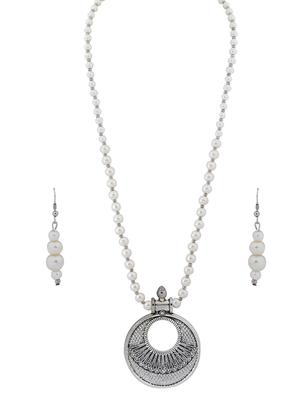 silver plated pearl necklace - 17466218 - Standard Image - 3