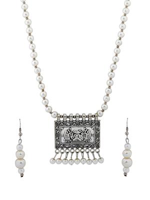 silver plated pearl necklace - 17466219 - Standard Image - 2