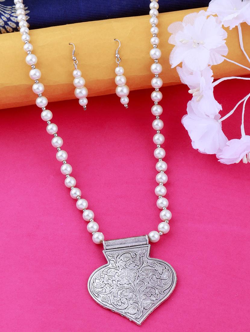 silver plated pearl necklace - 17466224 - Zoom Image - 1