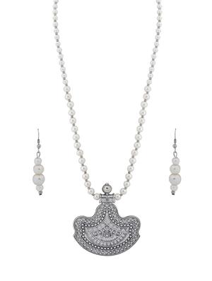 silver plated pearl necklace - 17466225 - Standard Image - 3