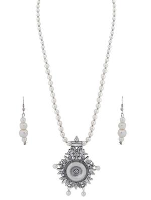 silver plated pearl necklace - 17466228 - Standard Image - 3