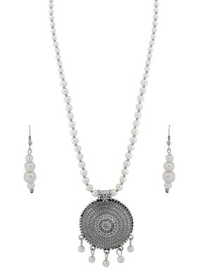 silver plated pearl necklace - 17466229 - Standard Image - 3