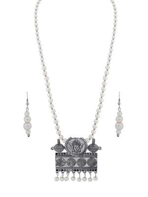 silver plated pearl necklace - 17466236 - Standard Image - 3