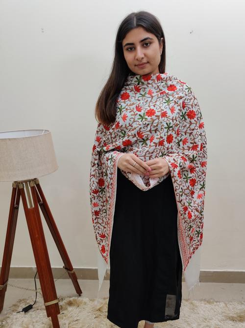 white embroidered shawl. - 17467759 - Very Small Image - 1