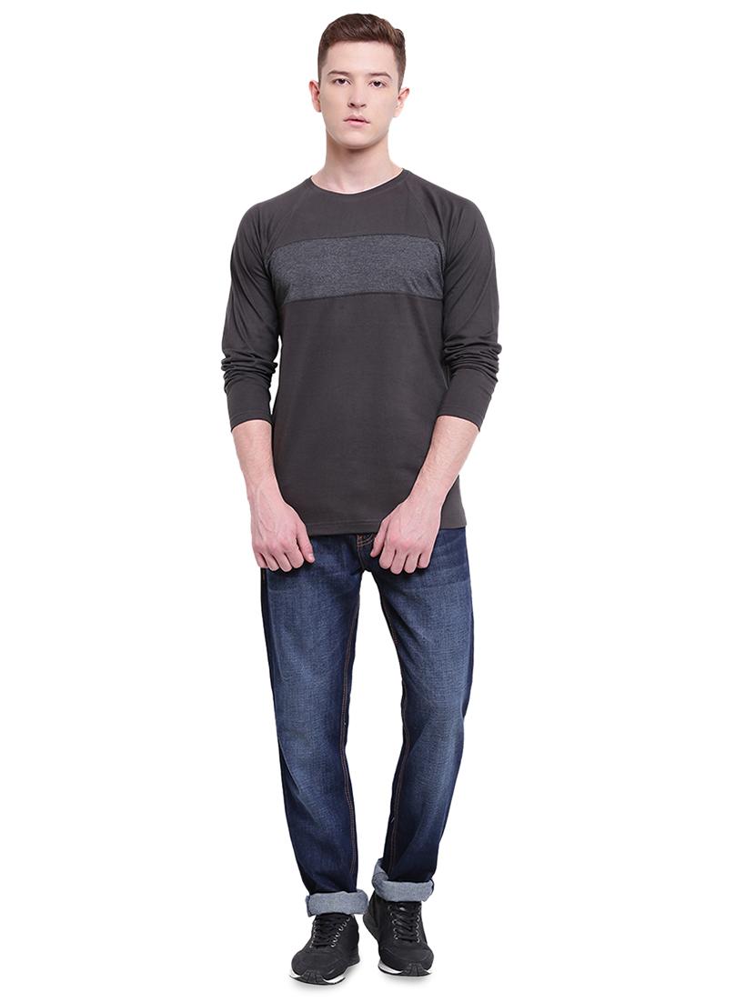 grey cut & sew t-shirt - 17468546 - Zoom Image - 4