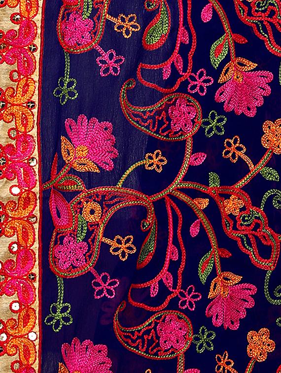 lace bordered embroidered saree with blouse - 17468680 - Zoom Image - 4