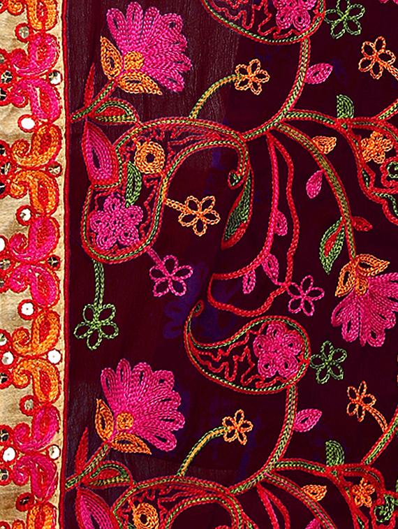 lace bordered embroidered saree with blouse - 17468704 - Zoom Image - 4