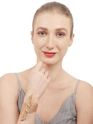 gold metal cuffs bracelet - 17468924 - Standard Image - 3