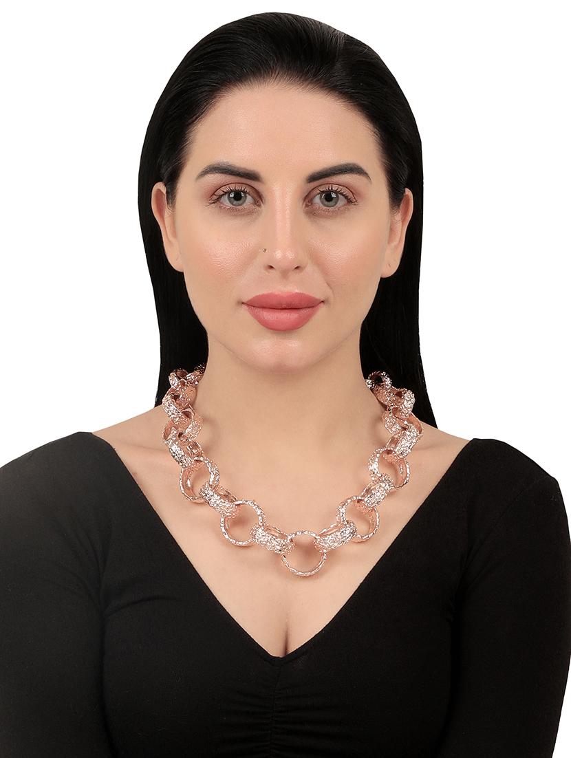 gold metal short necklace - 17468973 - Zoom Image - 2