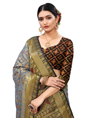 self design kanjivaram saree with blouse - 17469552 - Standard Image - 3