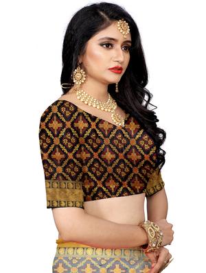self design kanjivaram saree with blouse - 17469552 - Standard Image - 4