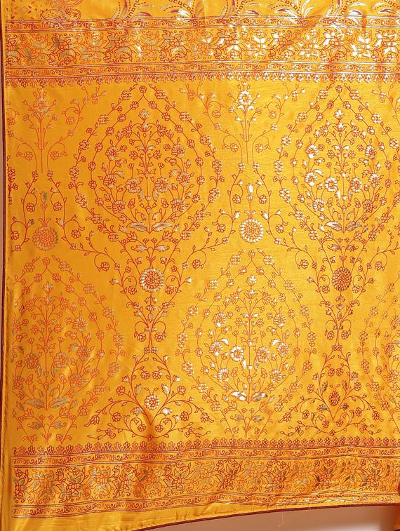 floral printed saree with blouse - 17470609 - Zoom Image - 4