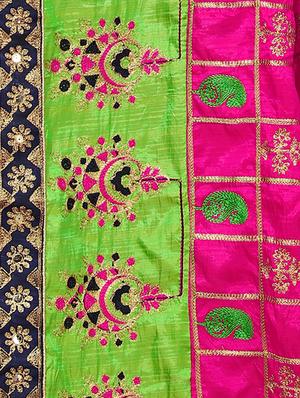 magenta silk blend embroidered saree with blouse - 17472299 - Standard Image - 4