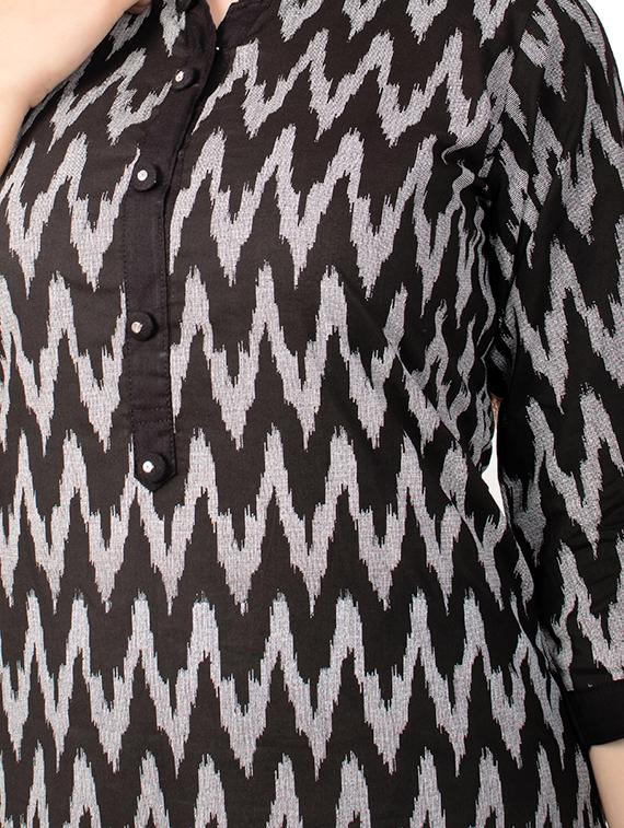 ikat print straight kurta - 17472721 - Zoom Image - 4