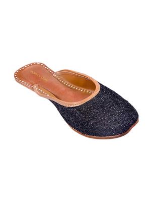 black slip on jutis - 17476643 - Standard Image - 2