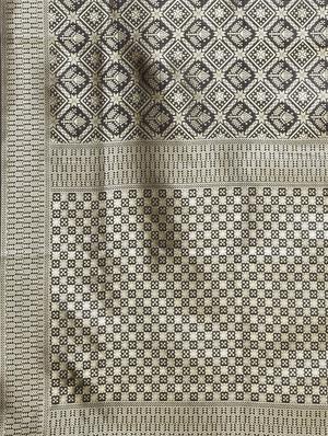 self design patola saree with blouse - 17476689 - Standard Image - 4
