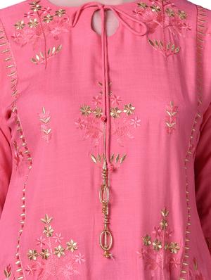 embroidered straight kurta - 17476786 - Standard Image - 4