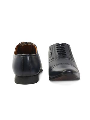 black synthetic & mesh laceup oxfords - 17477097 - Standard Image - 3
