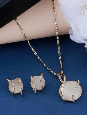 gold crystal pendant - 17477712 - Standard Image - 3